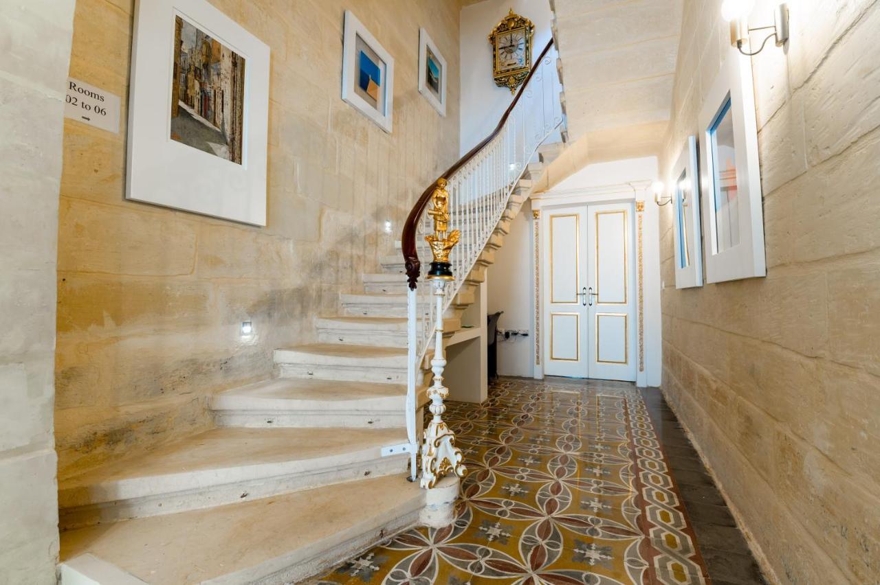 Monreal Boutique Townhouse - R024Rm6 Hotel Paola Kültér fotó