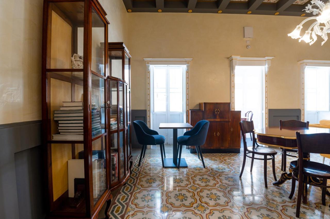 Monreal Boutique Townhouse - R024Rm6 Hotel Paola Kültér fotó