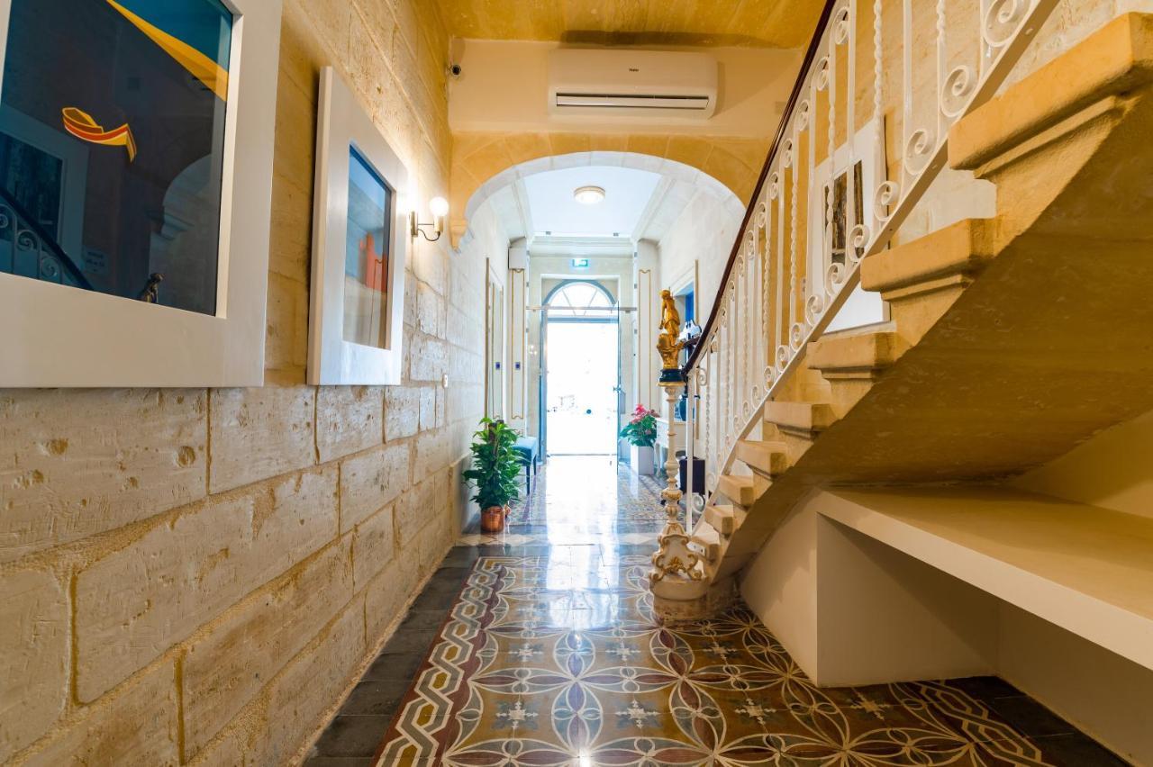 Monreal Boutique Townhouse - R024Rm6 Hotel Paola Kültér fotó