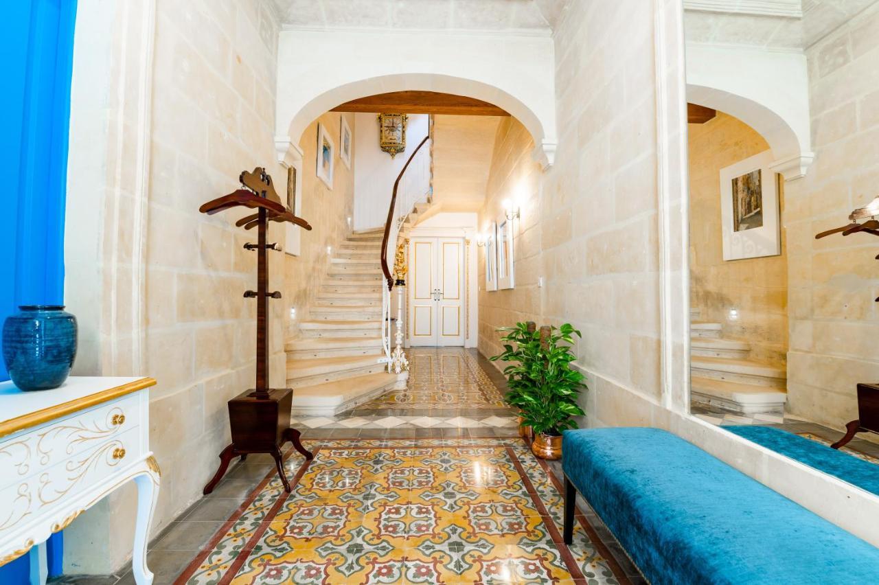 Monreal Boutique Townhouse - R024Rm6 Hotel Paola Kültér fotó