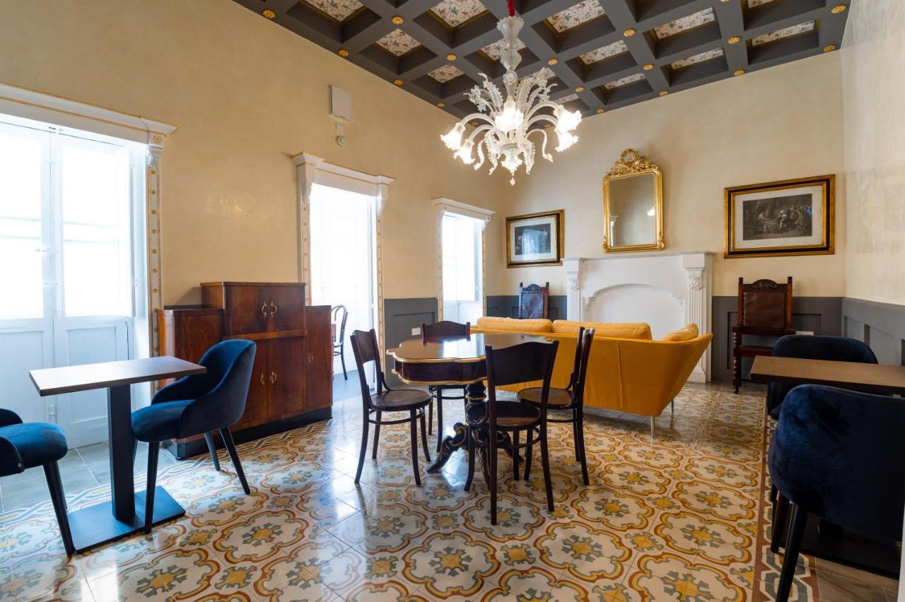 Monreal Boutique Townhouse - R024Rm6 Hotel Paola Kültér fotó